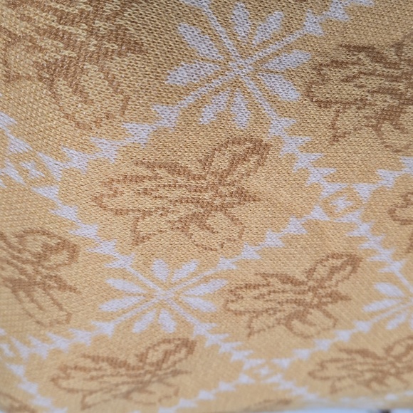 Simple Retro Floral Sweater - Picture 6 of 9